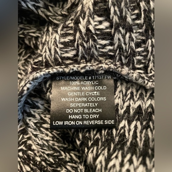 Turtle Neck chunky knit Sweater Marled black cable knit turtleneck Size L - Picture 3 of 5